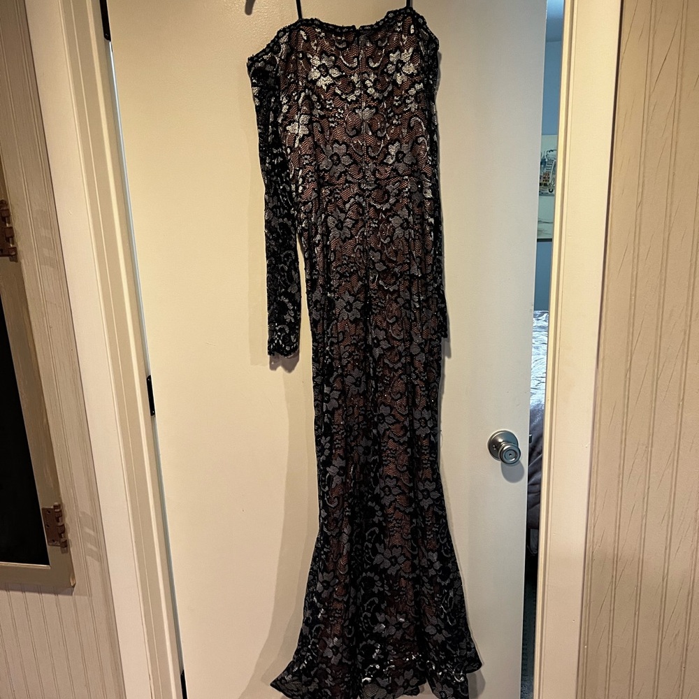 Xcape size medium navy and silver lace